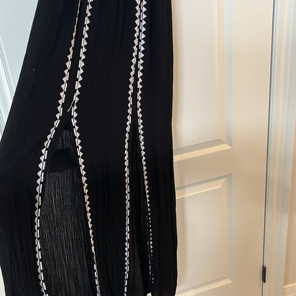 Black embroidered maxi dress - Picture 3 of 6